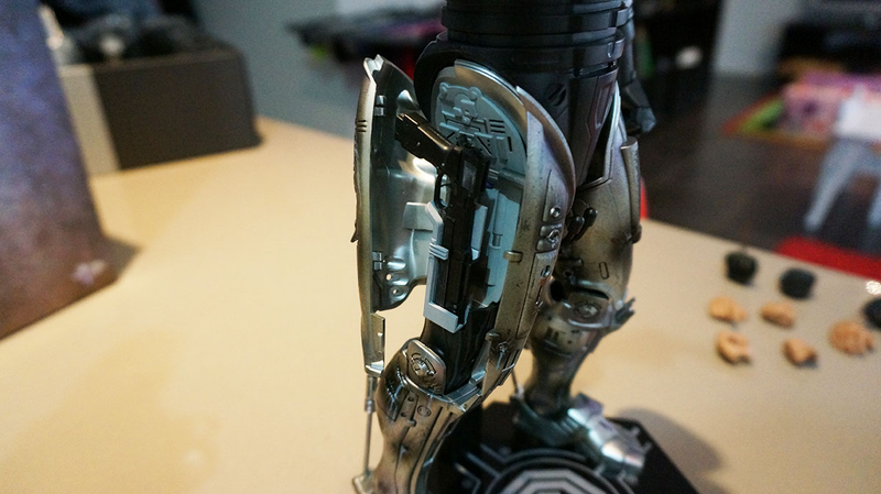 Illustration for article titled RoboCop Action Figures Look Dead And Alive